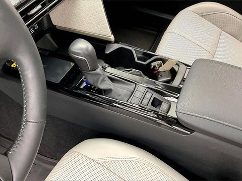 Used 2025 Toyota Camry XLE image 16