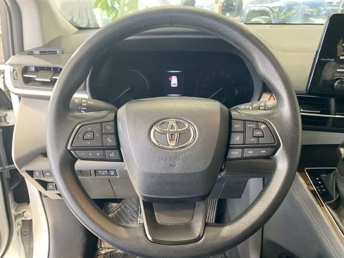 Used 2023 Toyota Sienna LE image 14