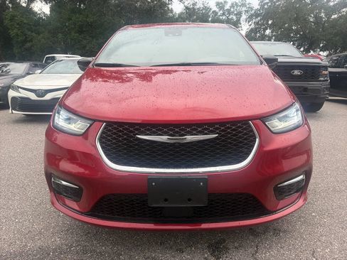 Used 2025 Chrysler Pacifica Select FWD image 4
