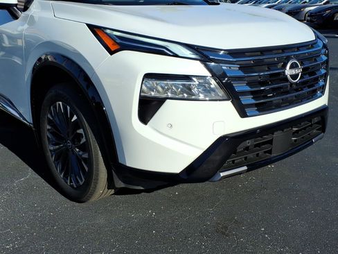 Certified 2024 Nissan Rogue Platinum w/ Platinum Premium Package image 12