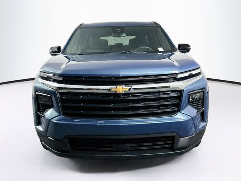 Used 2024 Chevrolet Traverse LS FWD image 2