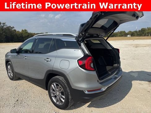 Used 2023 GMC Terrain SLT image 4
