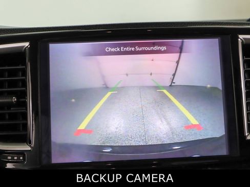 Used 2023 Chrysler Pacifica Touring-L image 18