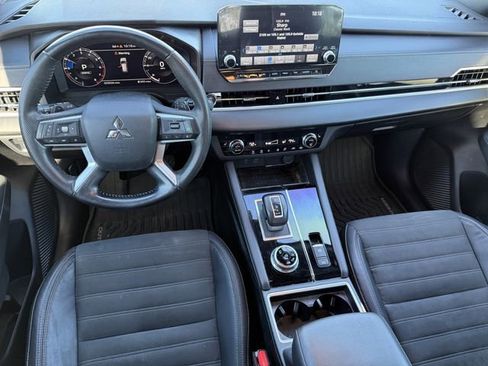 Used 2023 Mitsubishi Outlander SE Black Edition image 11