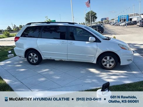 Used 2009 Toyota Sienna XLE FWD image 10