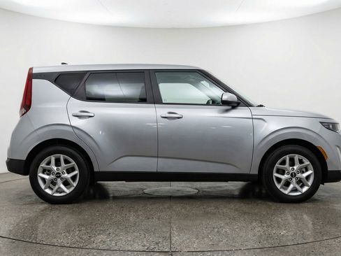 Used 2025 Kia Soul LX w/ LX Technology Package image 11
