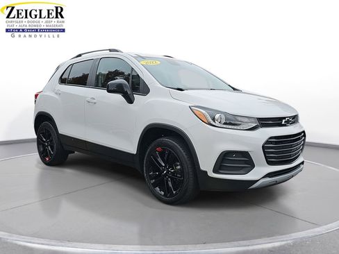 Used 2022 Chevrolet Trax LT w/ Redline Edition image 3
