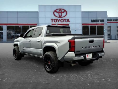 Certified 2024 Toyota Tacoma SR5 AWD/4WD image 4