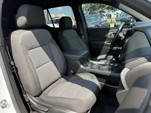 Used 2023 Chevrolet Traverse LT AWD/4WD image 34