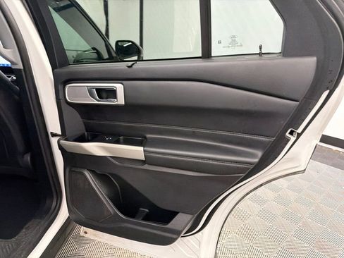 Used 2022 Ford Explorer Limited w/ Equipment Group 301A RWD image 18