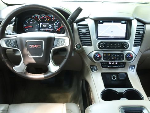 Used 2017 GMC Yukon SLT image 16