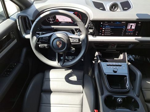 Certified 2025 Porsche Cayenne Coupe AWD/4WD image 21