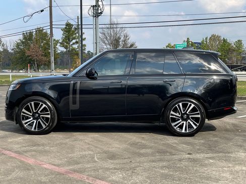 Used 2023 Land Rover Range Rover SE image 2