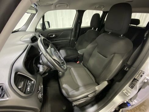 Used 2018 Jeep Renegade Altitude image 10