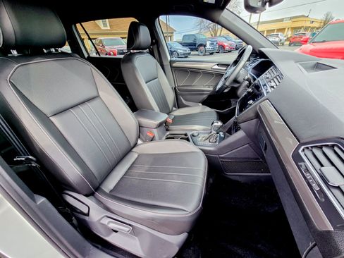 Used 2022 Volkswagen Tiguan SE R-Line image 25