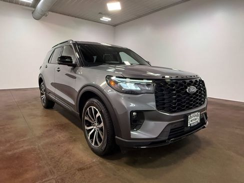 Used 2025 Ford Explorer ST-Line image 30