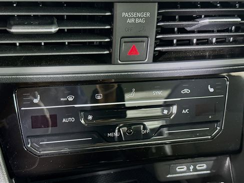 Used 2025 Volkswagen Jetta SE image 23