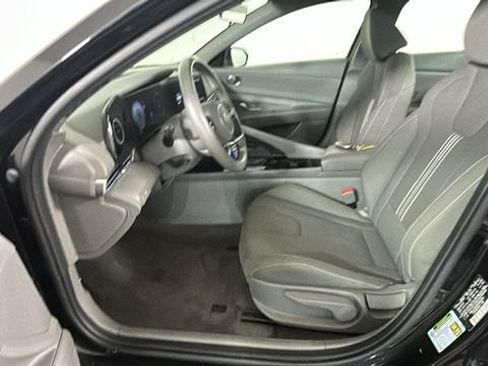 Used 2024 Hyundai Elantra SEL w/ Convenience Package FWD image 11