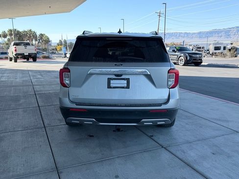 Used 2022 Ford Explorer XLT w/ Equipment Group 202A image 4