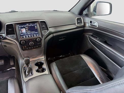 Used 2018 Jeep Grand Cherokee Altitude AWD/4WD image 27