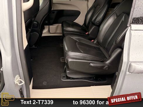Used 2021 Chrysler Pacifica Touring-L image 14