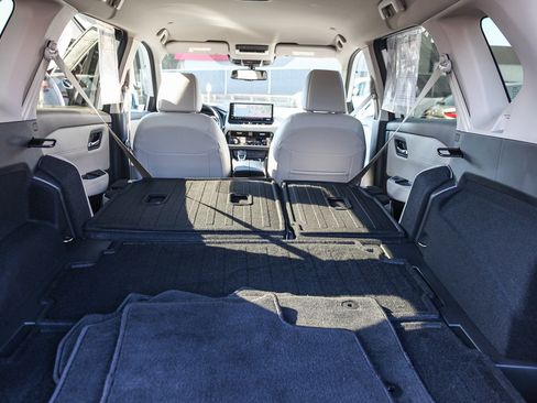 Used 2025 Nissan Rogue SL image 18