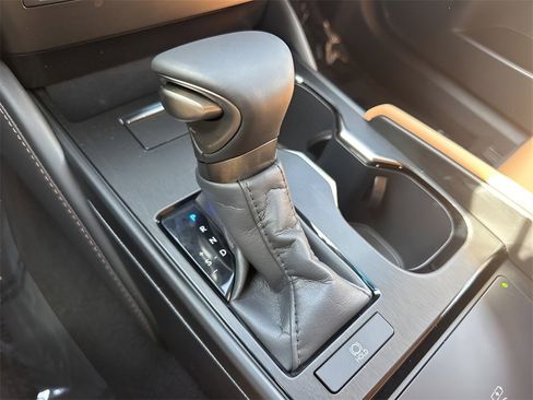 Used 2025 Lexus ES 350 w/ Premium Package image 18