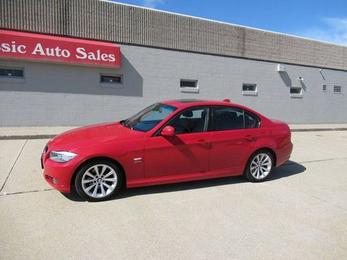 Used 2010 BMW 328i xDrive Sedan AWD/4WD image 3