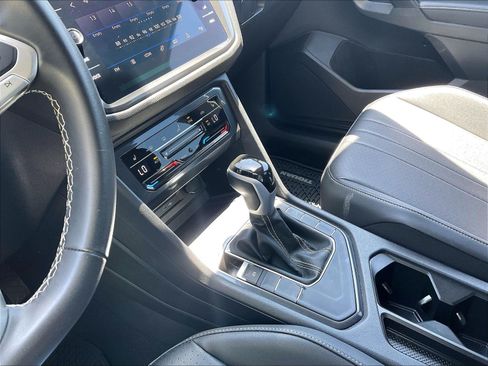 Certified 2023 Volkswagen Tiguan SE FWD image 17