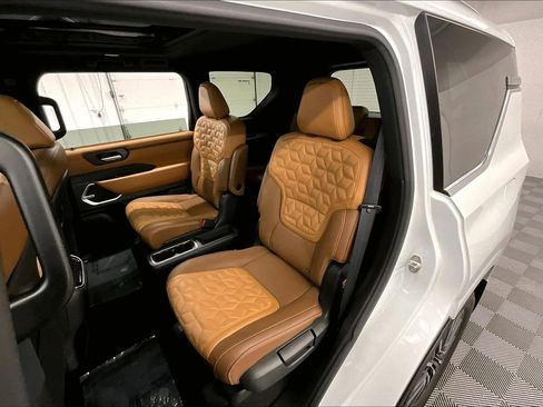 Used 2025 Nissan Armada Platinum Reserve AWD/4WD image 25