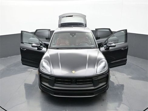 Used 2023 Porsche Macan GTS image 35