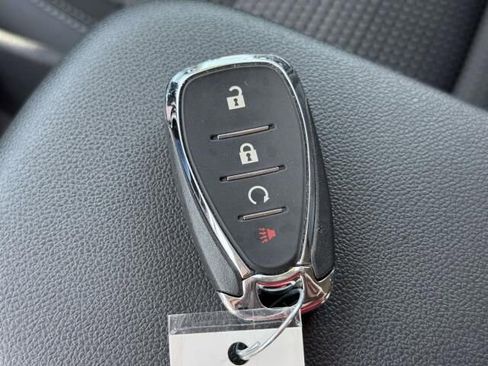 Certified 2025 Chevrolet Trax LT FWD image 29