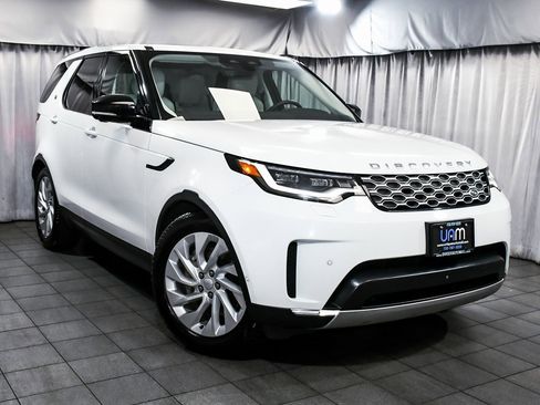 Used 2025 Land Rover Discovery S image 3
