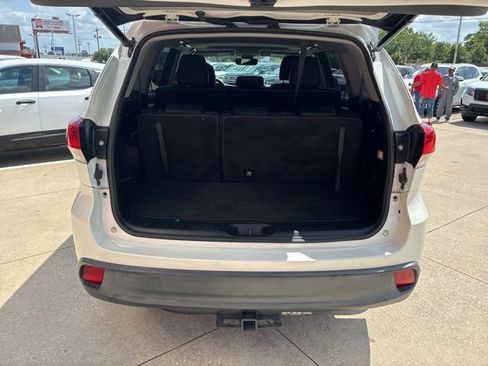 Used 2019 Toyota Highlander XLE image 8
