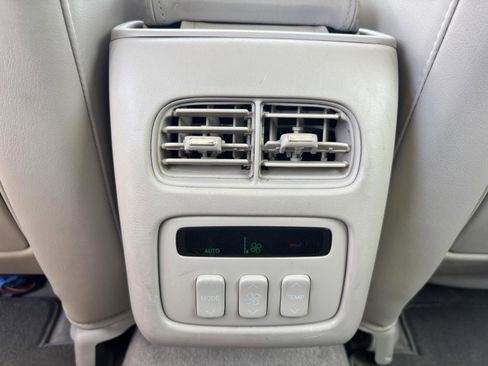 Used 2002 Cadillac De Ville Sedan w/ Comfort/Convenience Pkg image 20