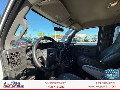 Used 2017 Chevrolet Express 2500 LS RWD image 3