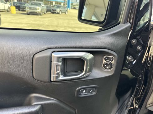 Used 2024 Jeep Gladiator Mojave w/ Convenience Group image 19