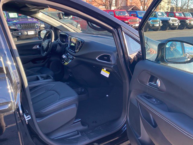 New 2026 Chrysler Pacifica Select w/ S Appearance Package FWD image 29