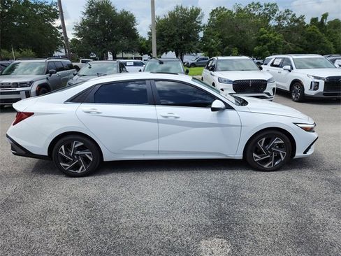 New 2025 Hyundai Elantra Limited image 2