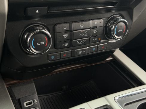 Used 2017 Ford F150 Lariat RWD image 23