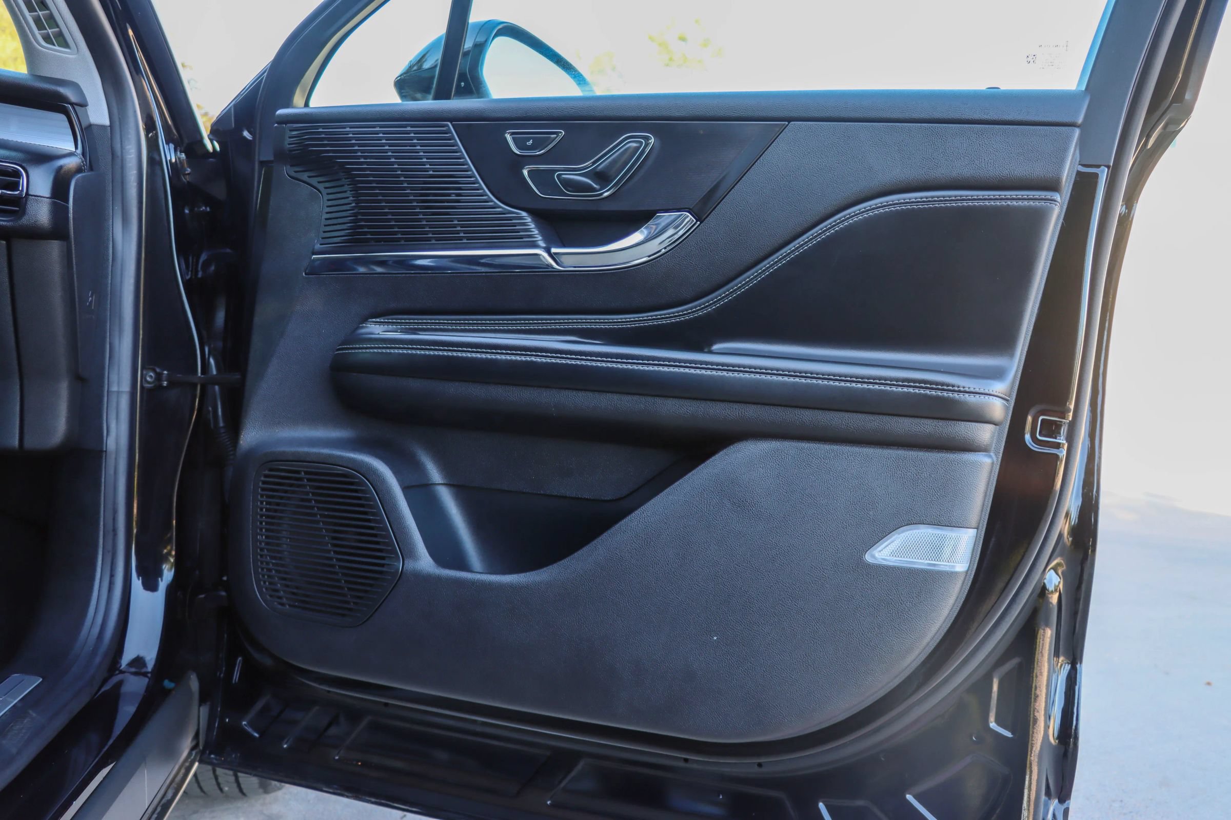 Used 2020 Lincoln Corsair AWD w/ Premium Package image 10