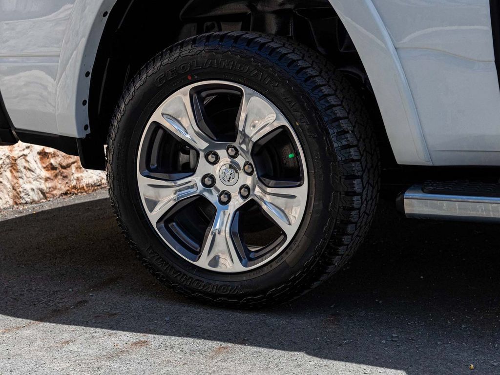 Used 2022 RAM 1500 Laramie AWD/4WD image 9