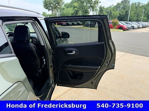 Used 2018 Jeep Compass Limited w/ Navigation Group AWD/4WD image 10