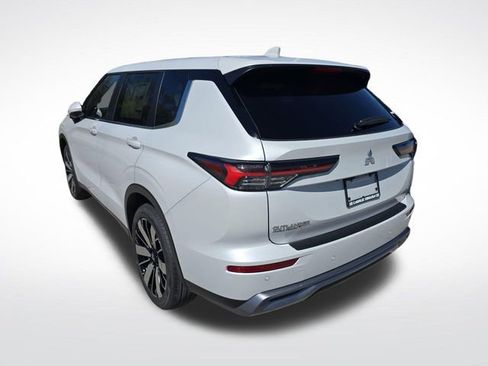 New 2026 Mitsubishi Outlander SE image 3