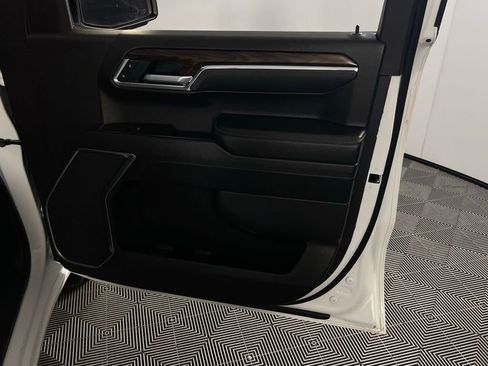 Used 2025 GMC Sierra 1500 SLT image 32