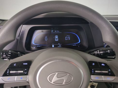 Used 2025 Hyundai Elantra SE FWD image 31