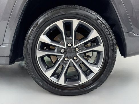 Used 2023 Jeep Grand Cherokee Overland w/ Advanced Protech Group III AWD/4WD image 9