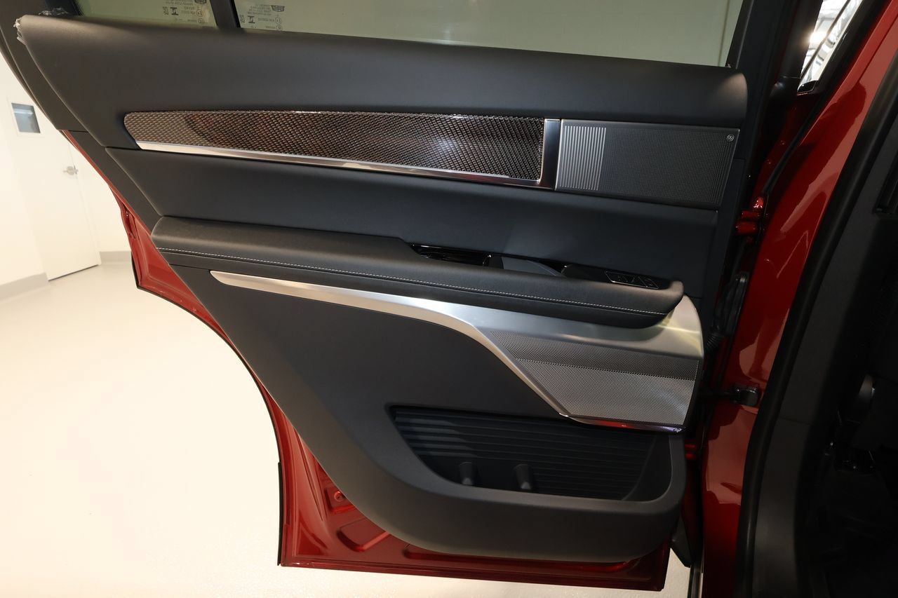 Certified 2026 Cadillac Vistiq Sport w/ LPO, Floor Liner Package AWD/4WD image 20