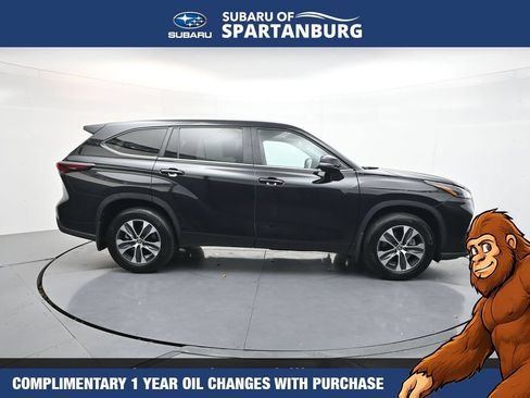 Used 2025 Toyota Highlander XLE AWD/4WD image 9