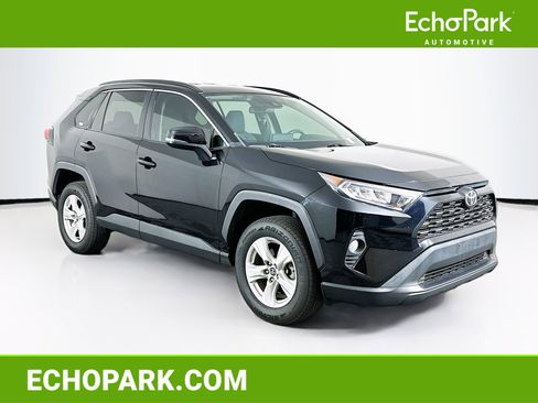 Used 2021 Toyota RAV4 XLE image 1